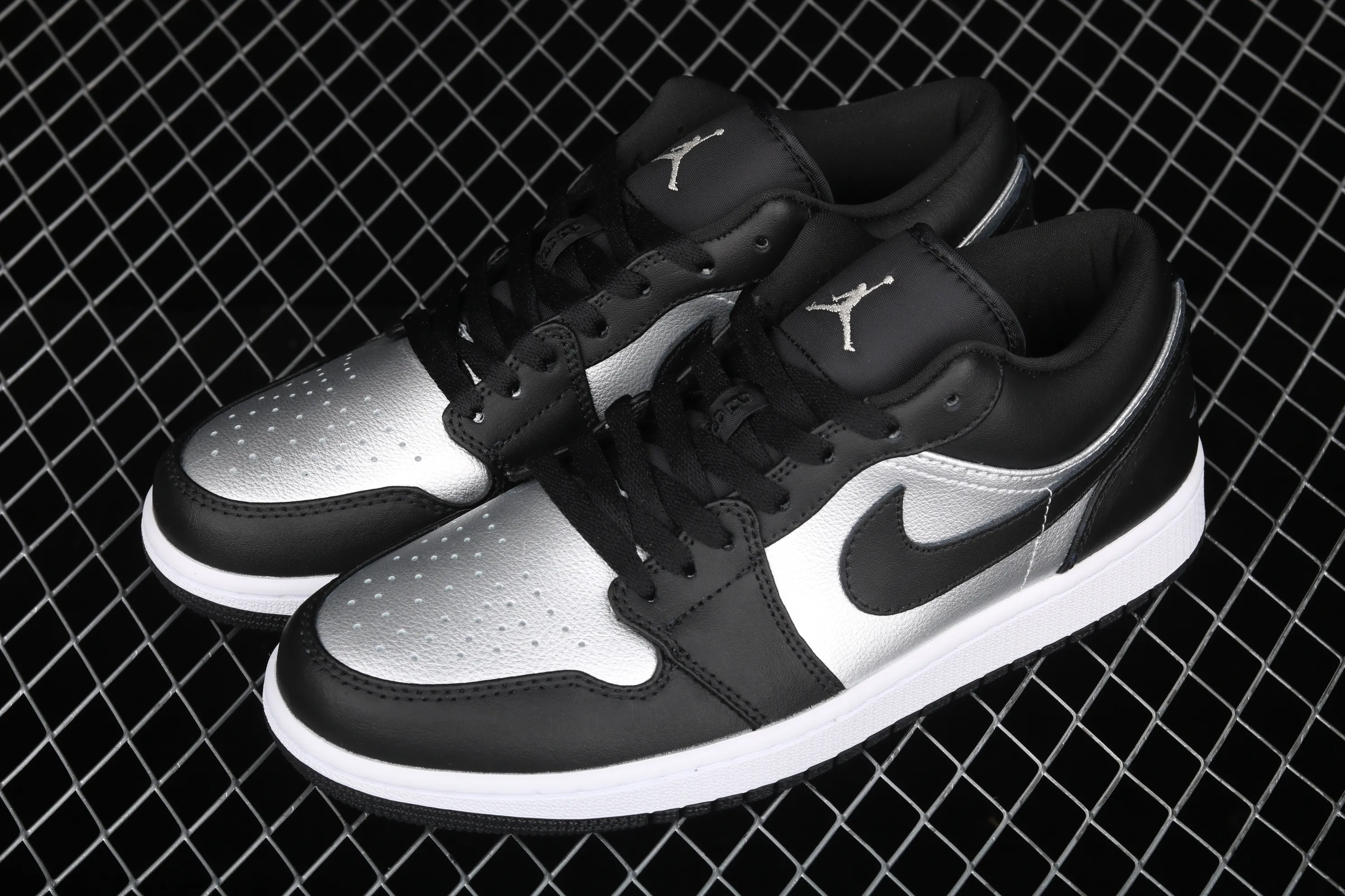 All categories Air Jordan Jordan series basketball shoes Air Jordan 1 Low X version Air Jordan 1 Low AJ1 Joe 1 low top black silver cultural and leisure sports shoes DA5551-001